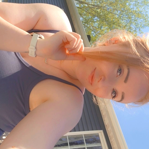 Meet your Posher, Steph - Picture 2 of 3